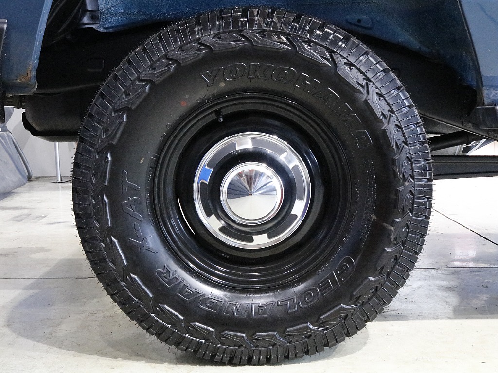 ホイールは輸出用15インチ鉄ホイール