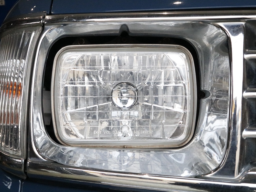 角目ヘッドライト