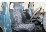 運転席はオーナー様だけの特別な空間！純正シート＆ステアリングの雰囲気ももちろん最高ですが、お好みの仕様にカスタムしていくのも楽しいですよね！