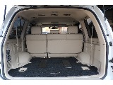 ラゲッジルームはとても広々としています。上下開きなので駐車スペースが狭いお宅でも、簡単に荷物の出し入れが可能なのも嬉しいポイントです♪