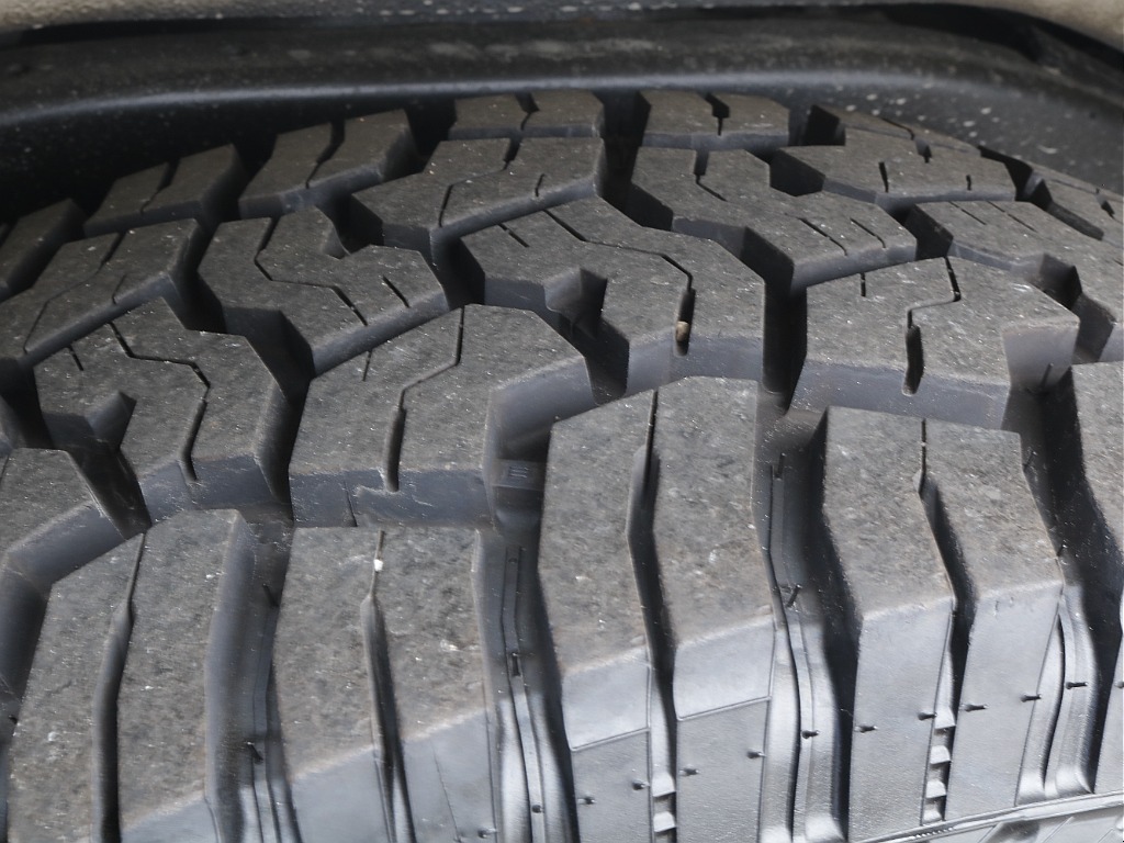 タイヤ溝ご覧の通りです！