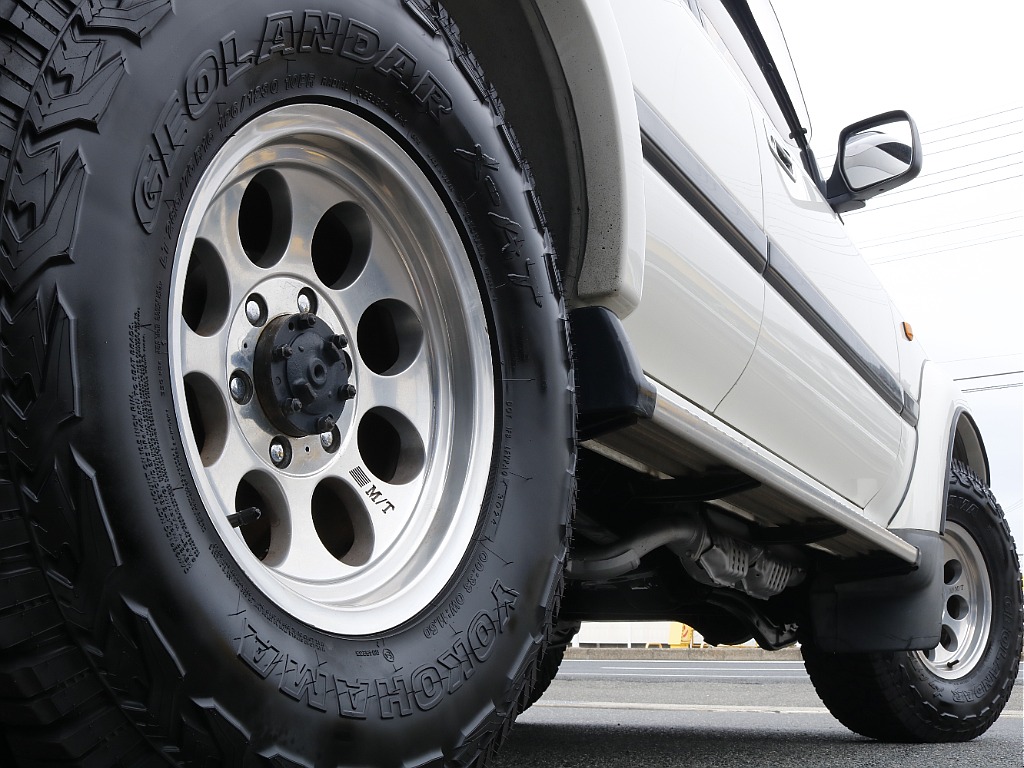 タイヤ・ホイールで印象ガラリと変わりますね♪