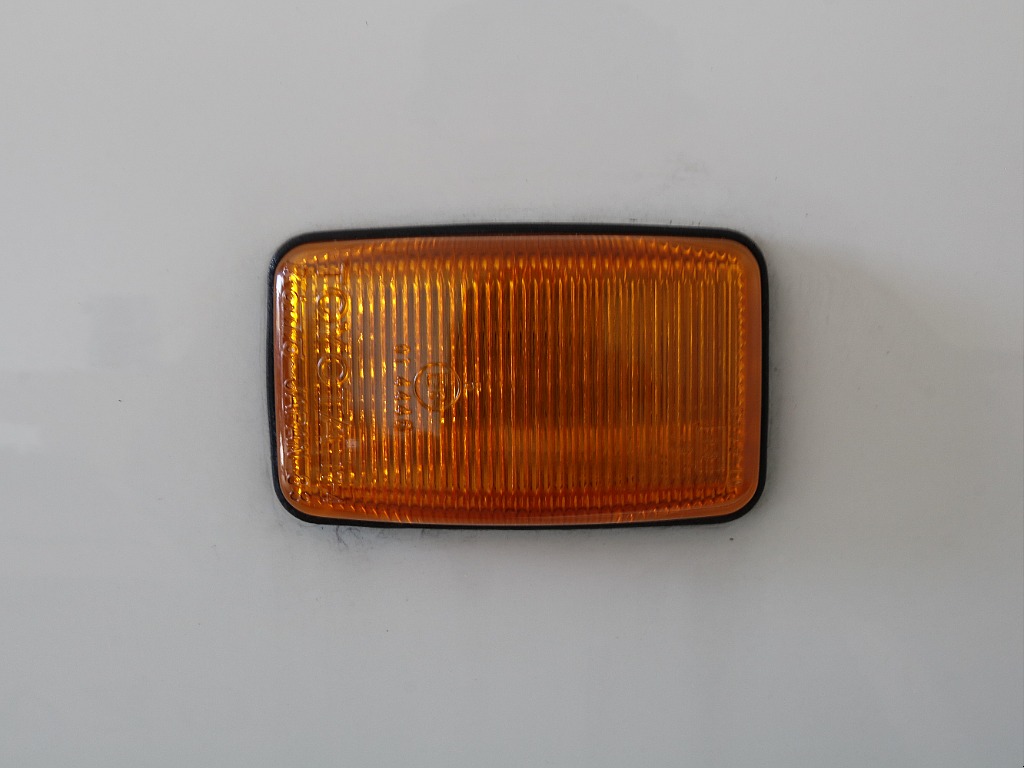 オレンジサイドマーカー