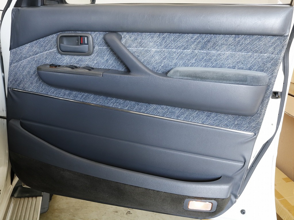 運転席の内張り