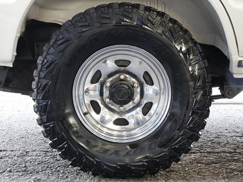 ホイールは60純正AWです