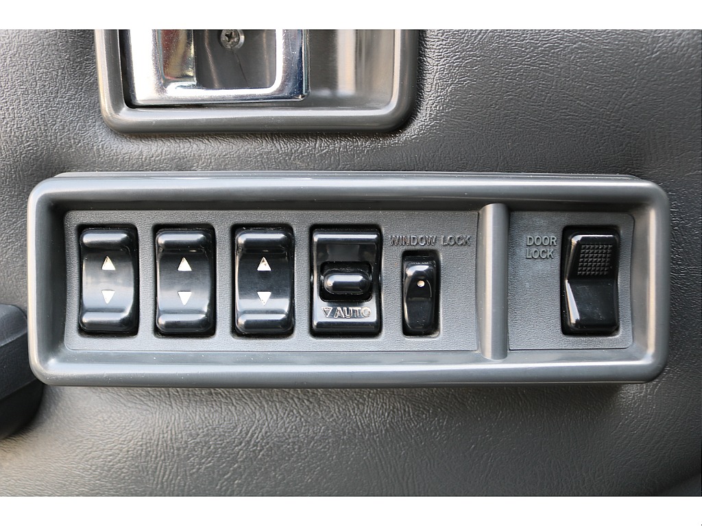 パワーウインドウスイッチ