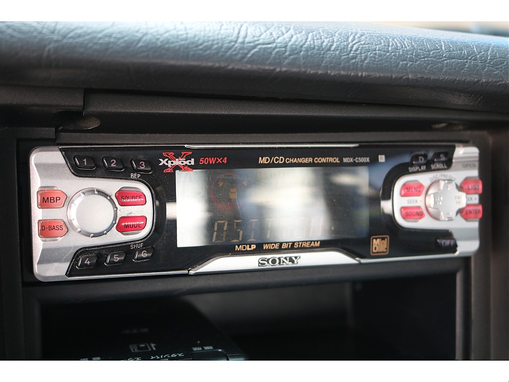 MD、CDオーディオ付きです。最新のナビへの変更も可能となります。ご相談ください♪