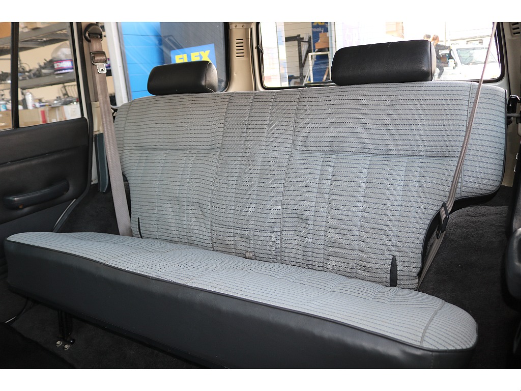 リアシートのコンディションも良好です。