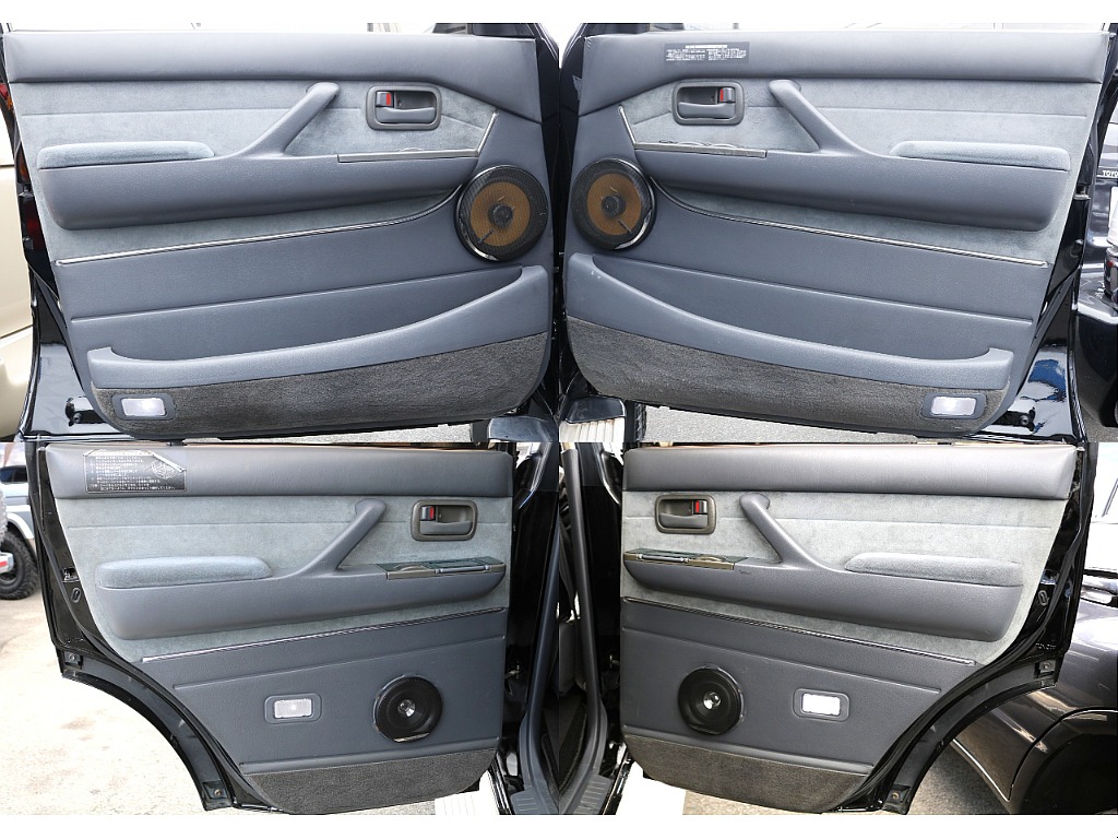 内張りは、多少の使用感はありますが、大きな傷は見当たりません！最近ではオシャレな生地で張替えをするなどが流行っています！お考えの方はご相談ください！