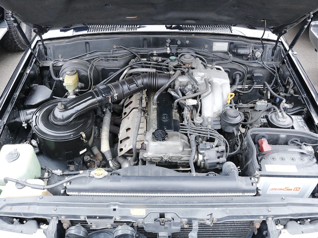 エンジンルームも綺麗な状態です ！