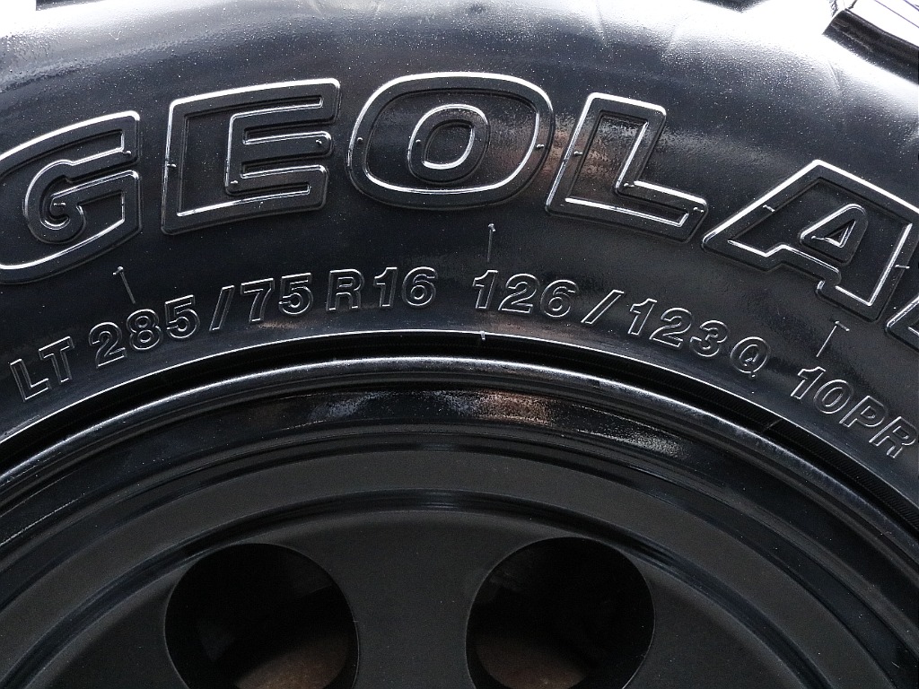 タイヤはYOKOHAMAジオランダーAT（285/75R16）