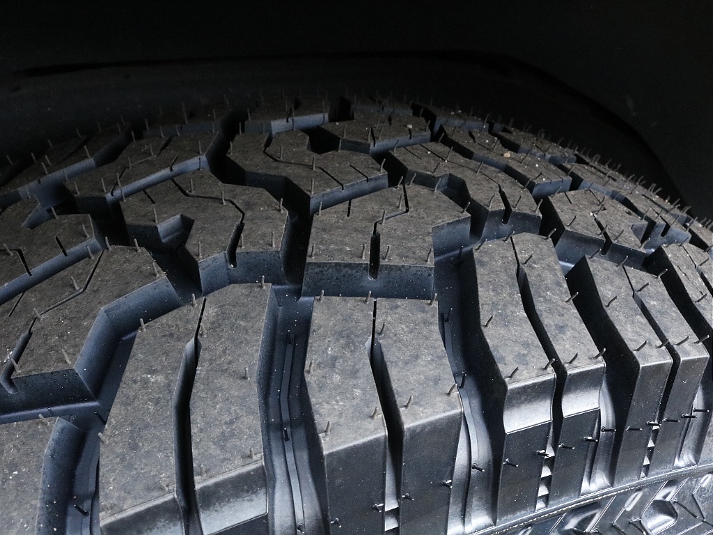 新品タイヤです