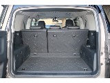 フロア＆デッキともに防水カーペットになっており、表面に凹凸加工を施したラバー調素材が採用され、水濡れに強いフロアとなっております！アウトドアシーンでは大活躍ですね！