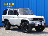 大迫力の2インチリフトアップ車両！！標準でも車高は十分高いですが、2インチのリフトアップは運転席からの眺めも抜群にいいです！！是非体感しに店舗へいらしてください。