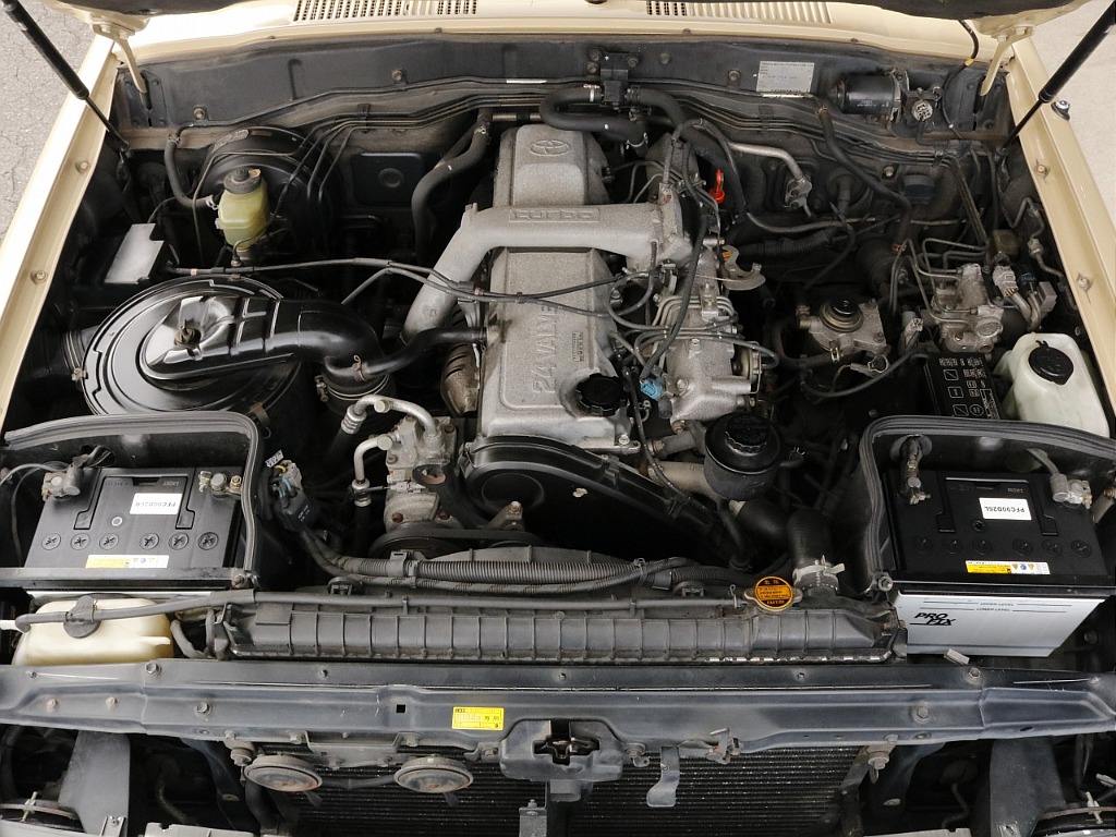 エンジンルームも綺麗な状態です。