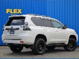 こちらの車両のリアゲートはガラス部分のみボタンでワンタッチ開閉が可能です。ちょっとしたお荷物を入れたい時にとっても役立ちます。ぜひ体感しにいらしてください♪