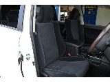 運転席はオーナー様だけの特別な空間！純正シート＆ステアリングの雰囲気ももちろん素晴らしいですが、お好みの仕様にカスタムしていくのも楽しいですよね！