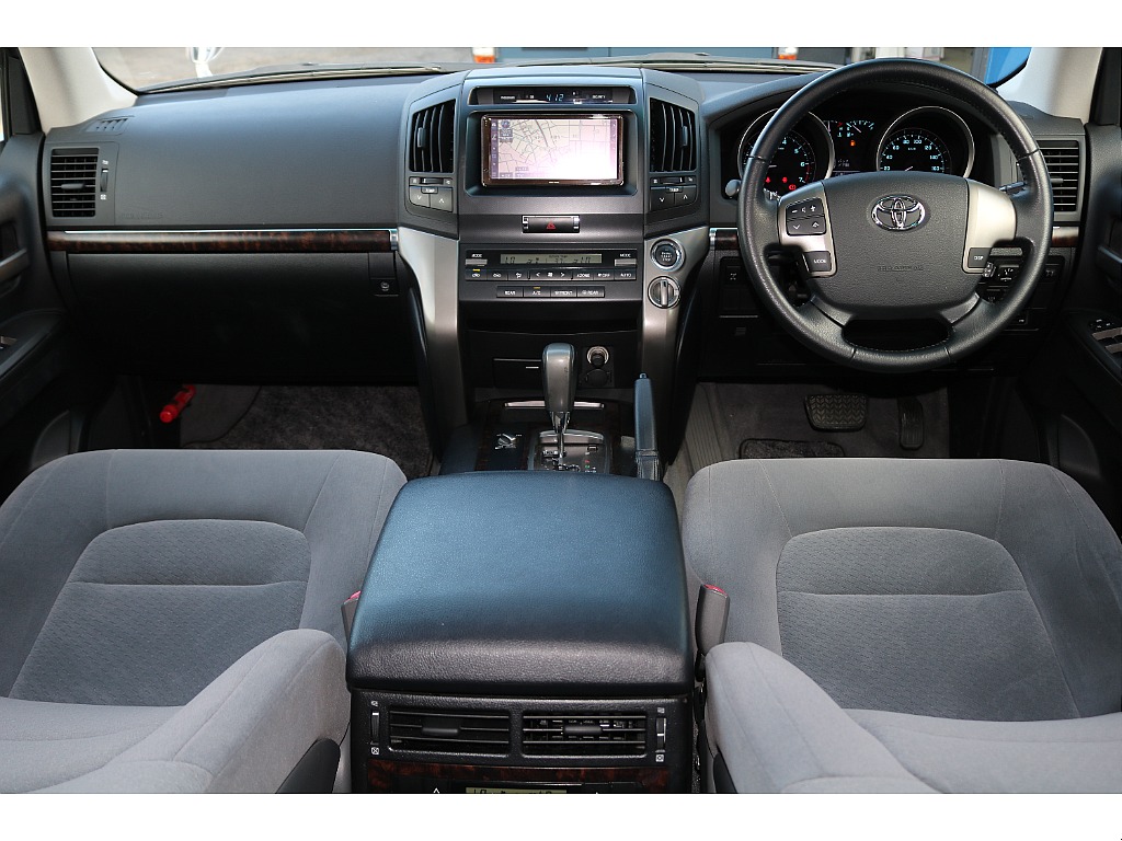 スマートキーにオートエアコン最新の装備で快適な車内空間になります！