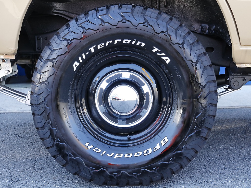 タイヤは【新品】輸出用鉄ホイール×【新品】BFグッドリッチKO2（33/10.5/15）です。