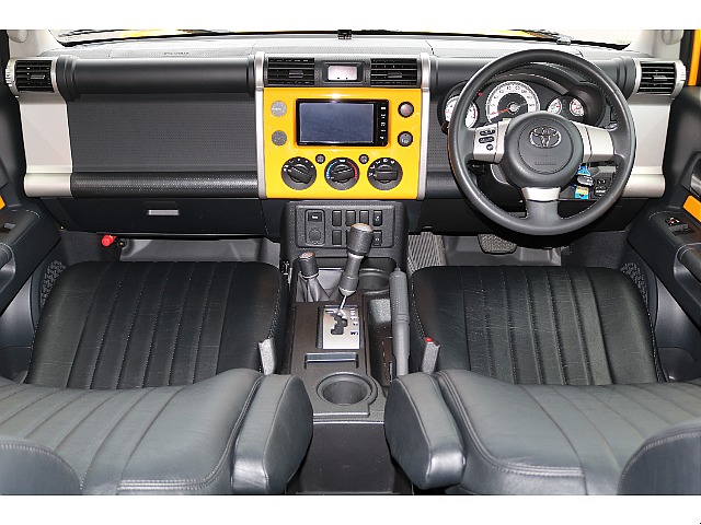 車両とおそろいの黄色のインパネとなります。グレーやブラックが多いインパネですが、明るいカラーだと気分も明るくなりますね♪