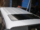 サンルーフからの太陽光により車内が明るくなることで解放感を感じることが出来ます！ルーフラックなどのカスタムも可能になりますのでお気軽にご相談ください！