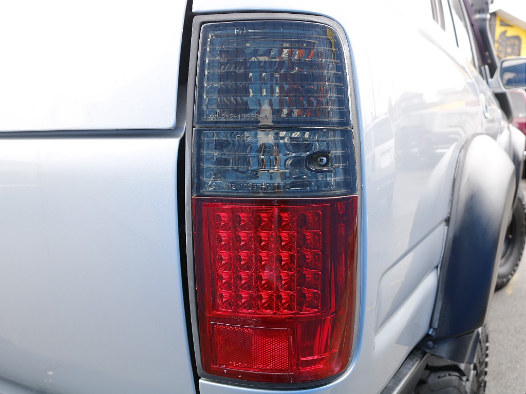 ２色テールランプ！