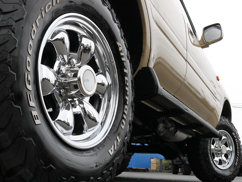 タイヤで全体の印象がガラリと変わりますね◎