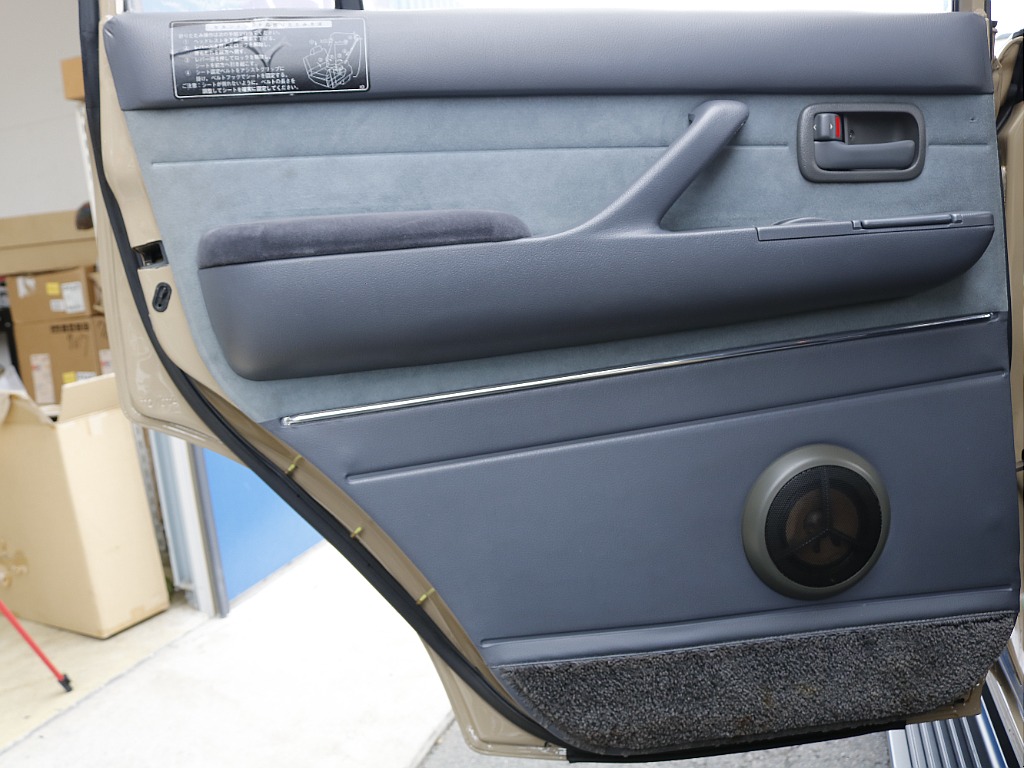 助手席側のセカンドシートの内張り