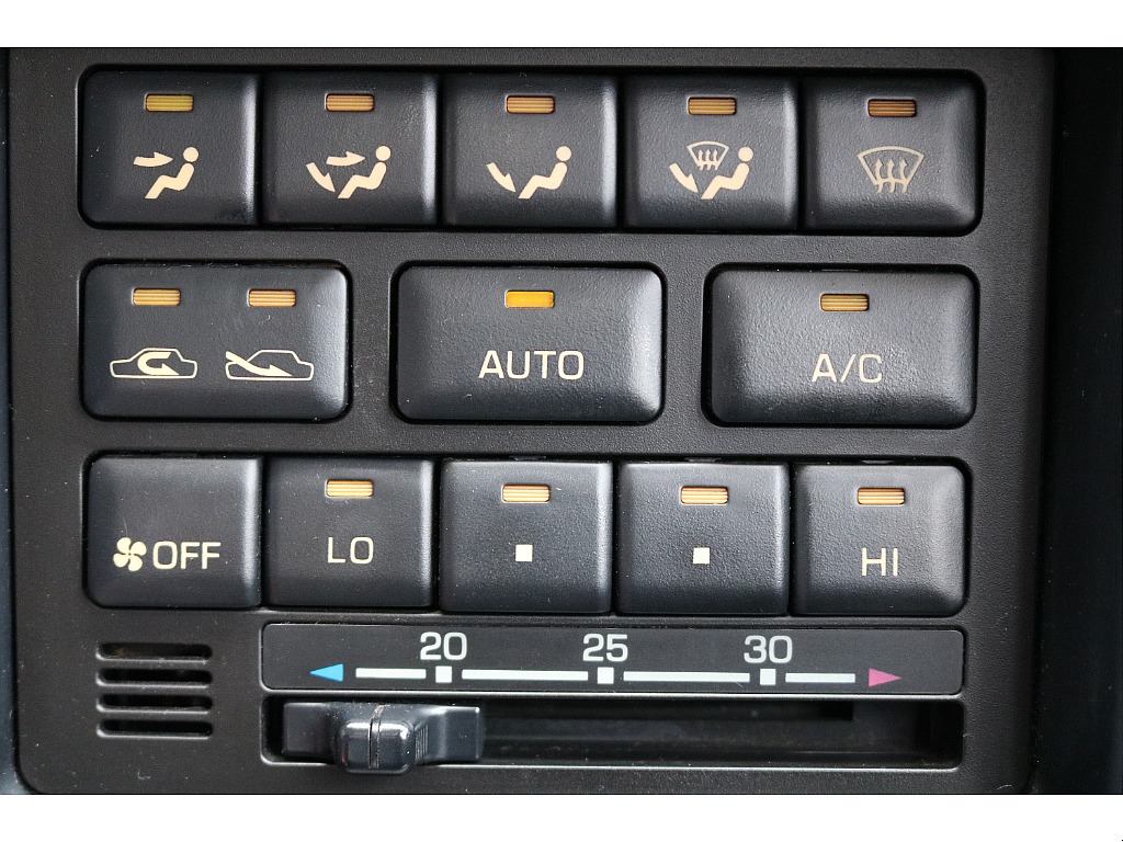 エアコンパネルです！オート設定もありますよ！