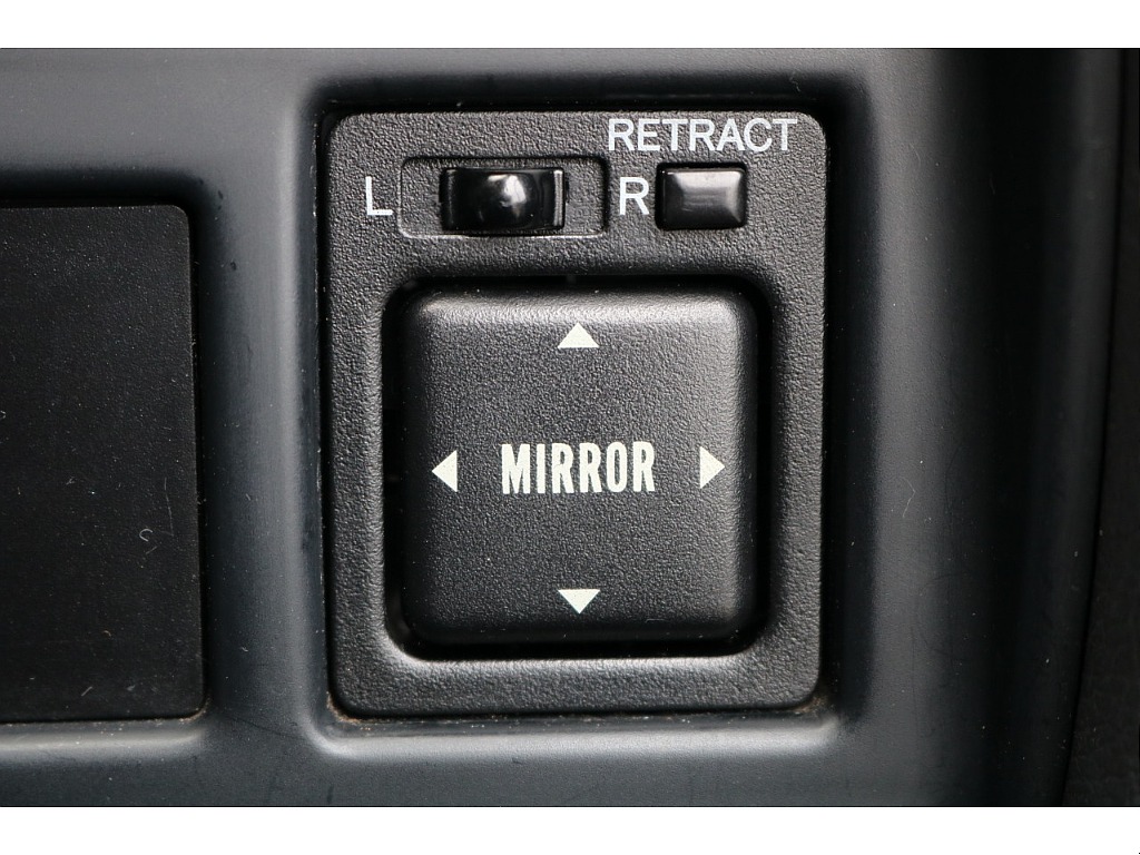 ミラー電動操作可能です！