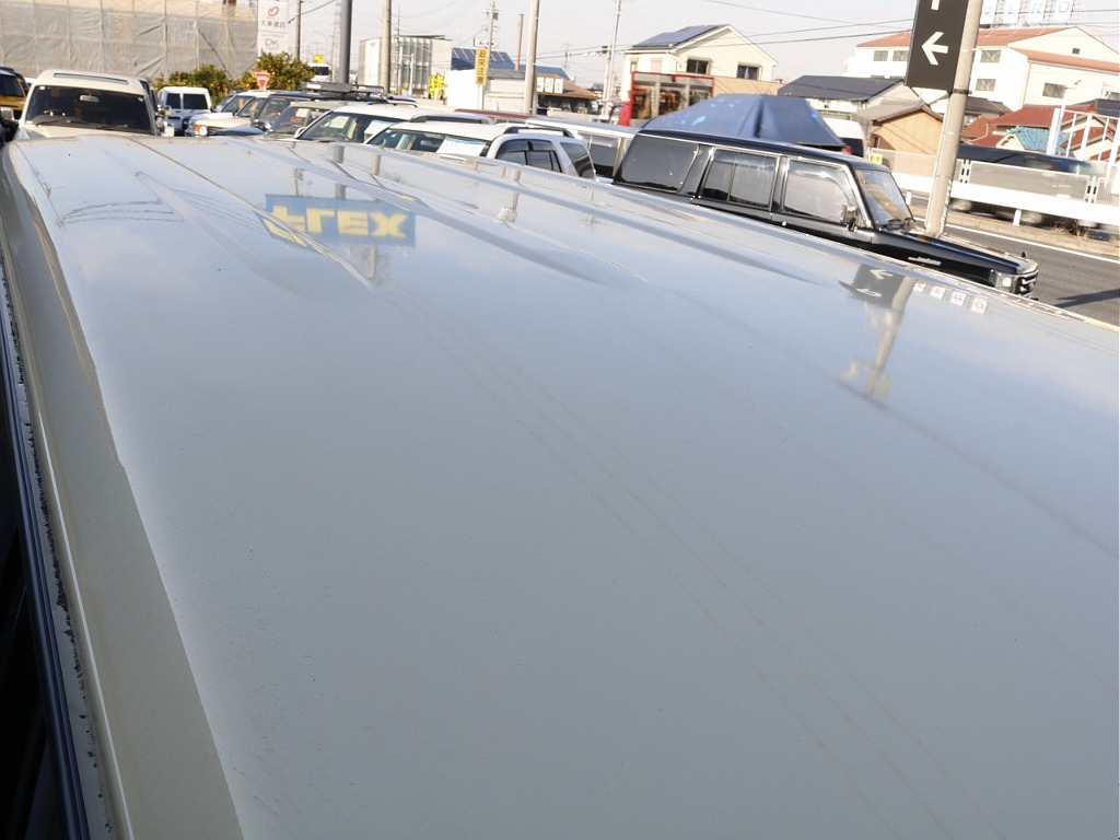 ルーフのペイントも綺麗な状態になります！！車の中でもたうさん日が当たる部分のなるので綺麗だと安心感がありますよね！