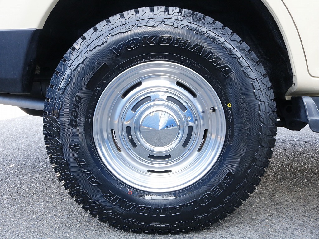 タイヤホイールははDEANクロスカントリー