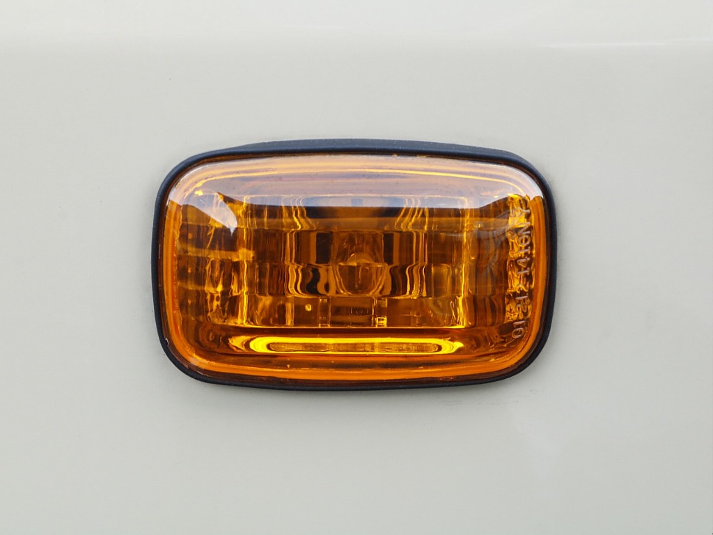 オレンジサイドマーカー