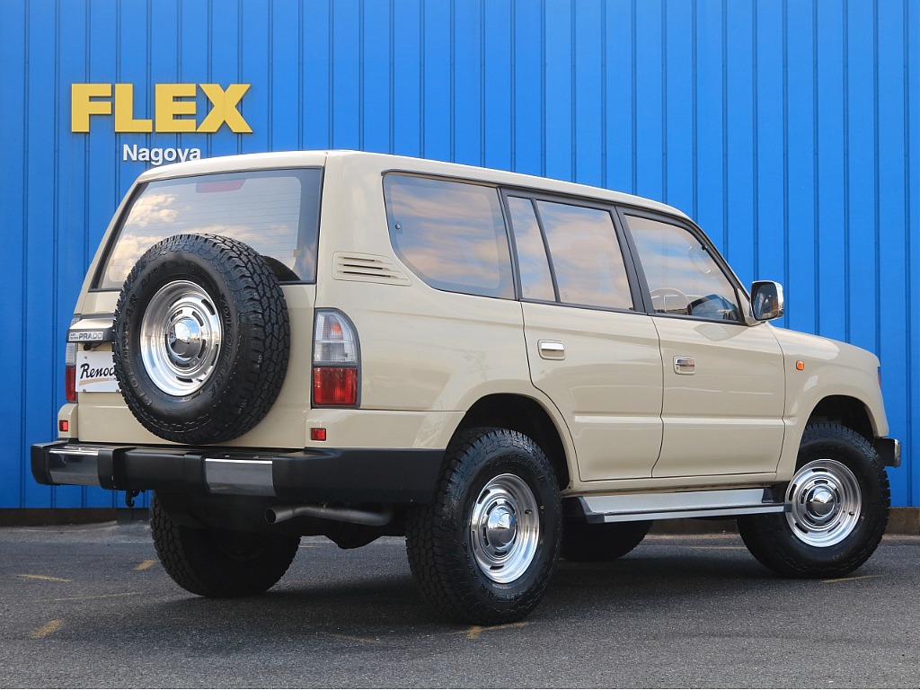 ラゲッジルームは大容量なのでどんな荷物でも楽々に積むことができます。アウトドアや旅行の時も心配なしです。