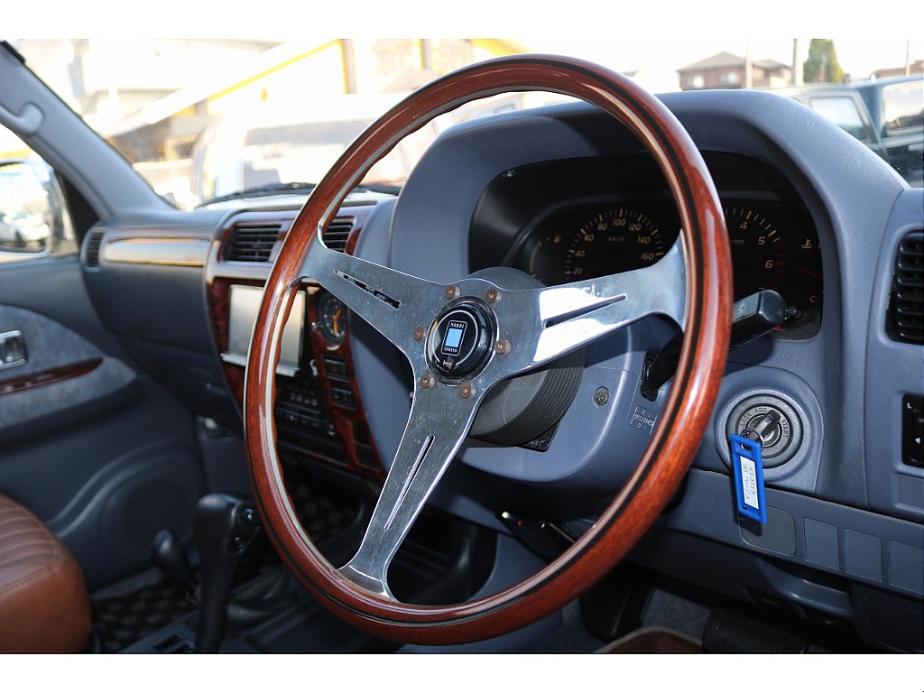 FLEXオリジナルナルディステアリングを新品インストール！今や中々手に入らないナルディステアリングですが、FLEXオリジナルですとすぐに取付を行うことが出来ます！！