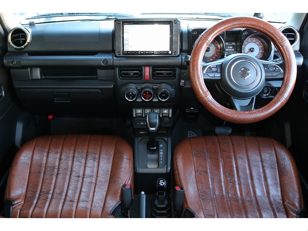 クラシカルなシートカバーをインストール済！特徴のあるシートカバーなのでオリジナリティ満載の1台となります♪