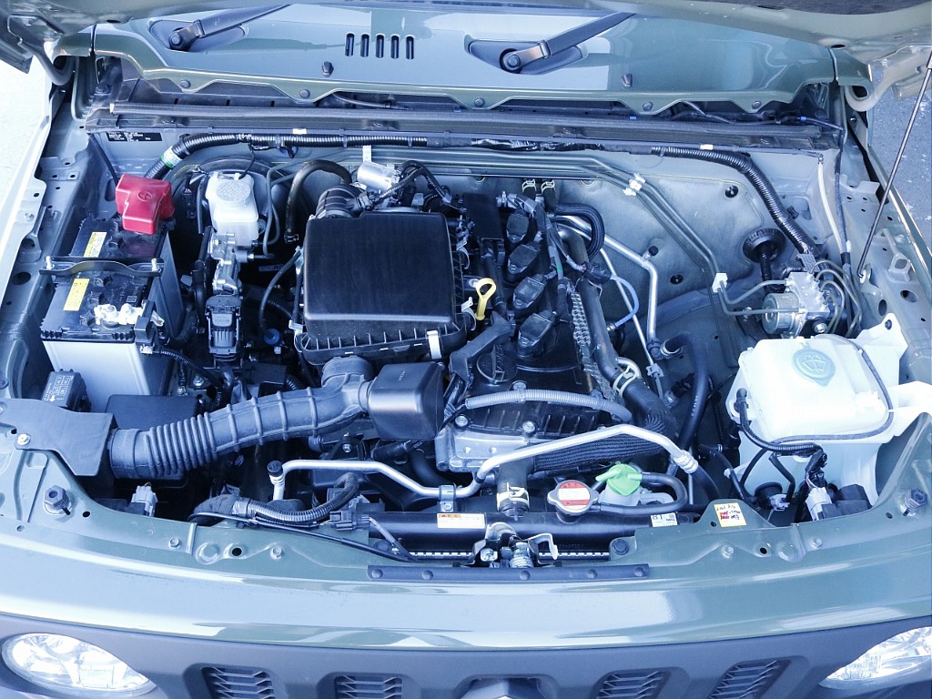 エンジンルームも綺麗な状態です ！