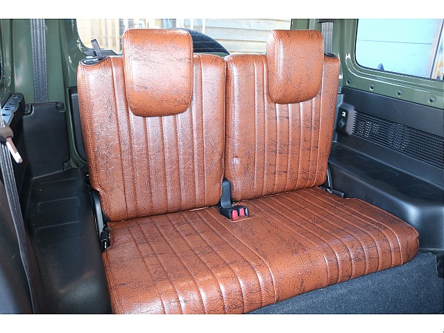 セカンドシートには、チャイルドシートの取り付けも可能です！小さいお子様がいるご家族でも、ファミリーカーとしてご利用出来ます♪