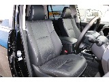 運転席はお車の中でも滞在時間が長くなる場所です。オーナー様のこだわりが詰まった特等席のサポートをさせて頂ければと思います。