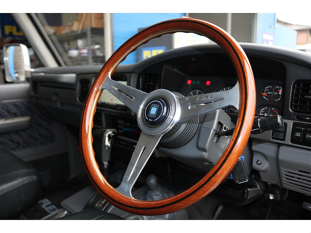 FLEXオリジナルナルディステアリングがインストール済！