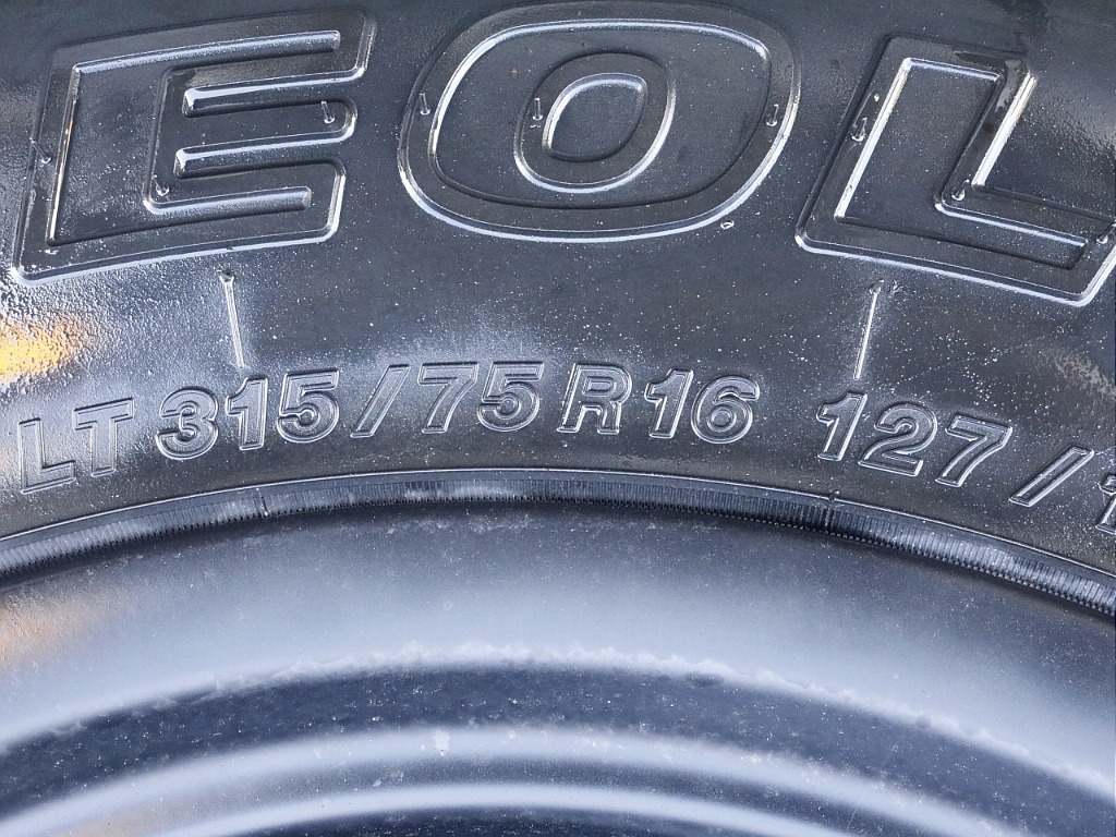 タイヤサイズは315/75R16になります！