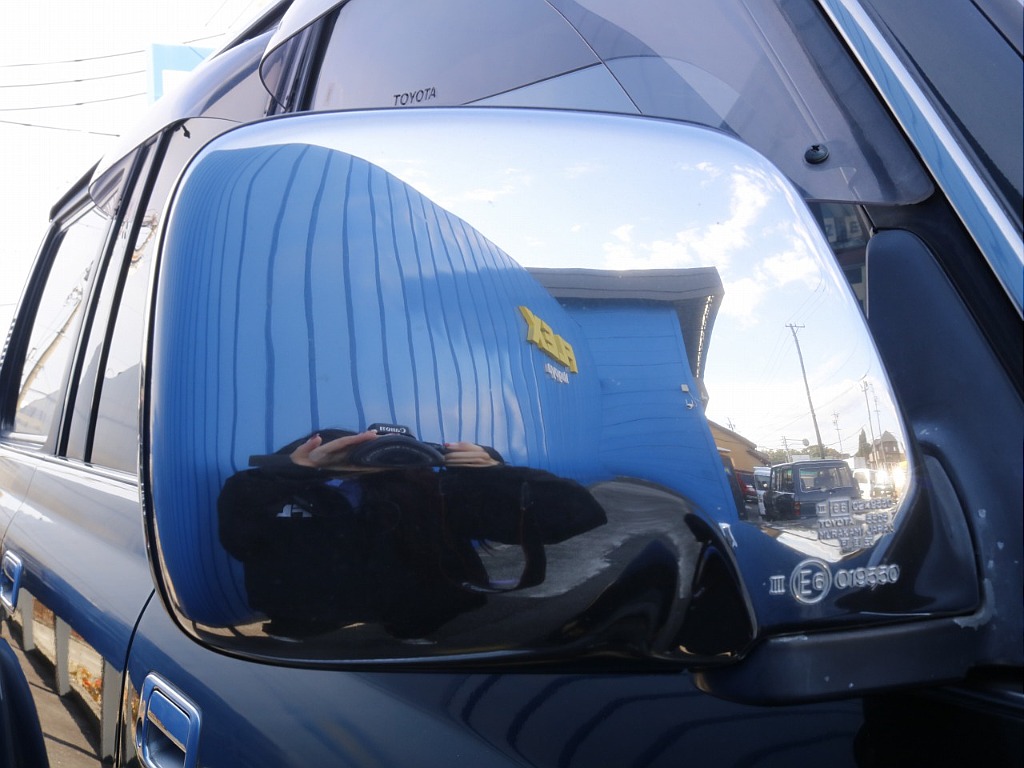 サイドミラーはメッキ仕様になります！