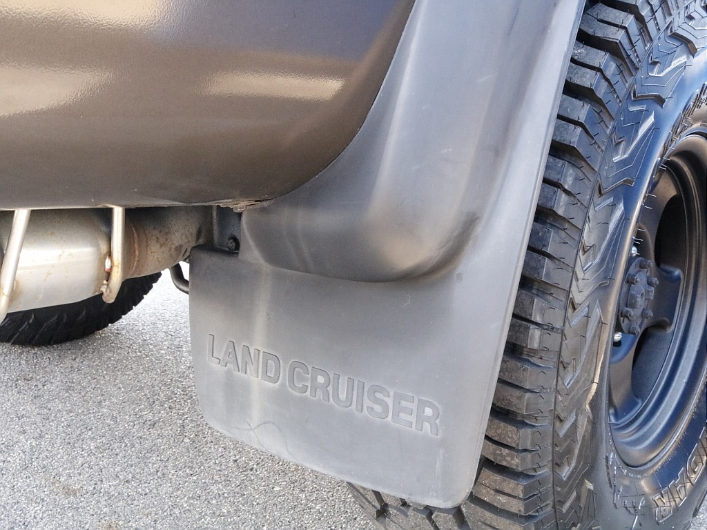 実際にご来店が難しい、遠方にお住まいのお客様もご安心ください！お電話やメールにてお車のご説明、ご覧になりたい箇所の追加画像、お見積書の郵送、と当店スタッフが丁寧に対応させていただきます♪