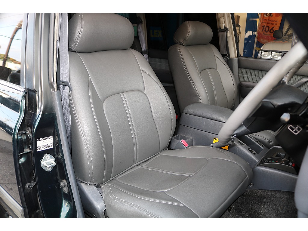 フロントシートは運転席の中でも、滞在時間が多くなりますし、皆さんのことを安全に目的地まで連れていくという重大な任務があります！快適な車内にするため、スタッフが一生懸命サポートします！