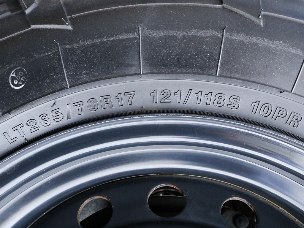 タイヤサイズは２６５／７０Ｒ１７）　Ａ／Ｔになります！