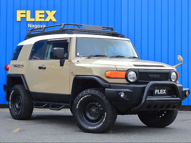 ブルバー、ルーフラックなどカスタム満載の車両になります！