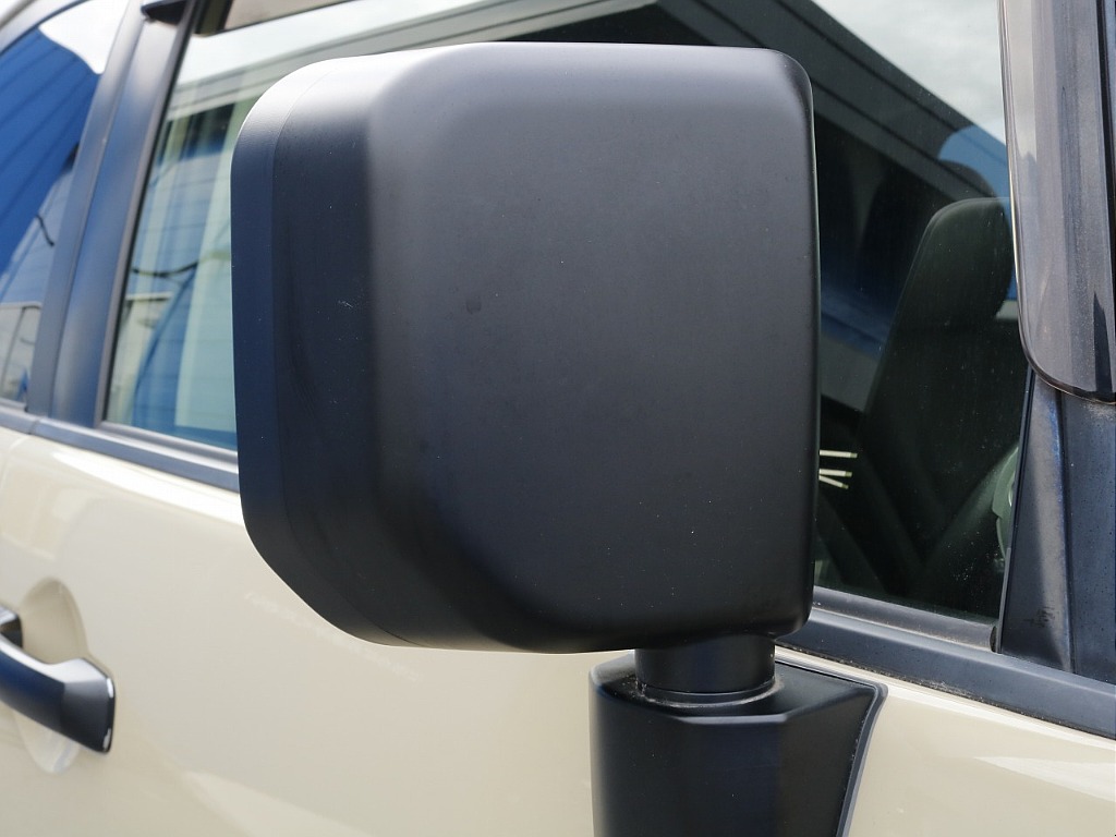 マットブラックのサイドミラー