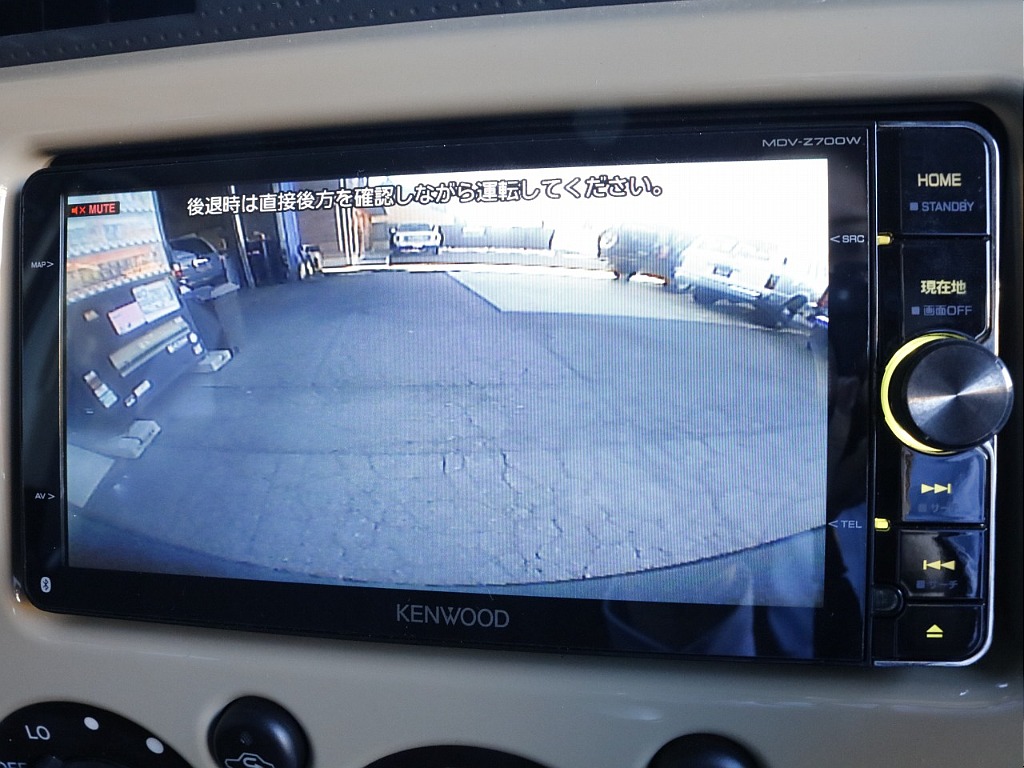 安心のバックカメラ付き