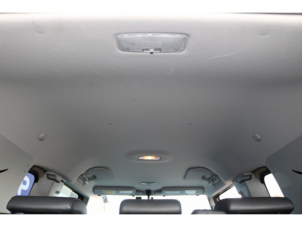 天張りになります！中古車ではたまにヤニ汚れで真っ黒なお車などもありますので中古車選びでは重要なチェックポイントです！