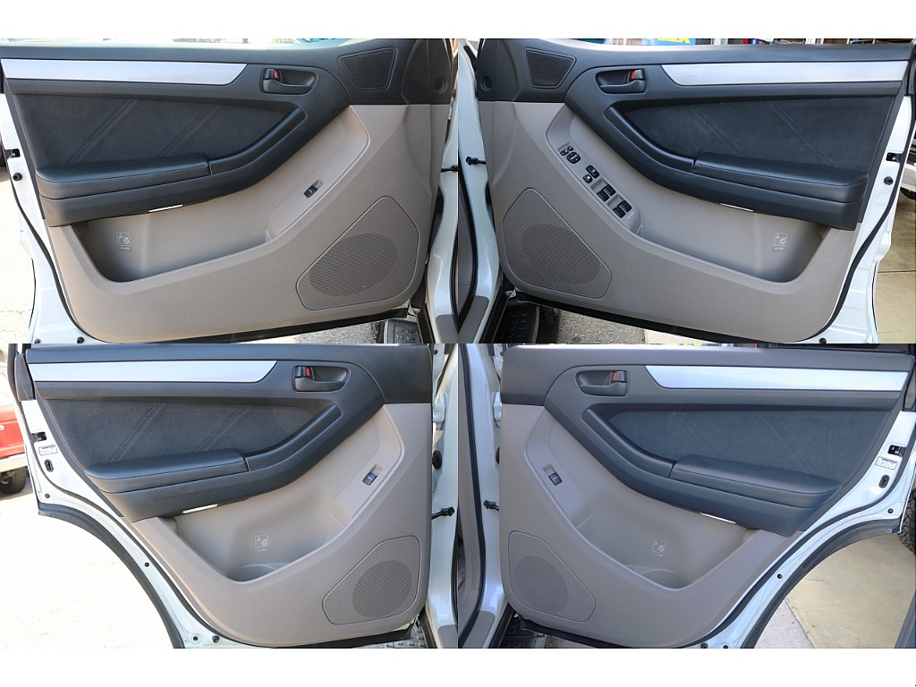 淡いカラーの内張りは汚れが目立つことが多いですが、こちらの車両は綺麗な状態を保っています。